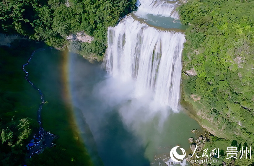 2 航拍貴州黃果樹大瀑布。人民網 涂敏 攝.jpg