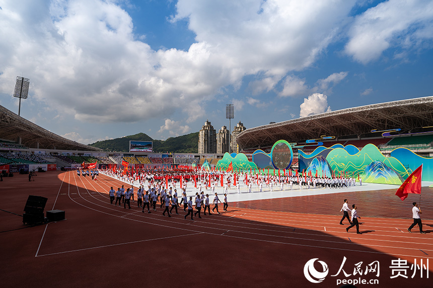 開幕式現(xiàn)場，各代表隊入場。人民網(wǎng) 涂敏攝
