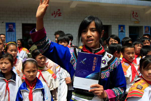 威寧自治縣板底鄉各民族孩子沐浴在黨的溫暖下。