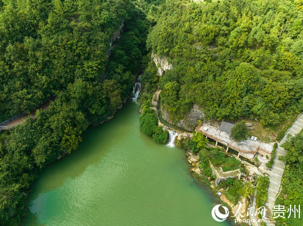 航拍車田村天鵝湖一景。人民網 陽茜攝
