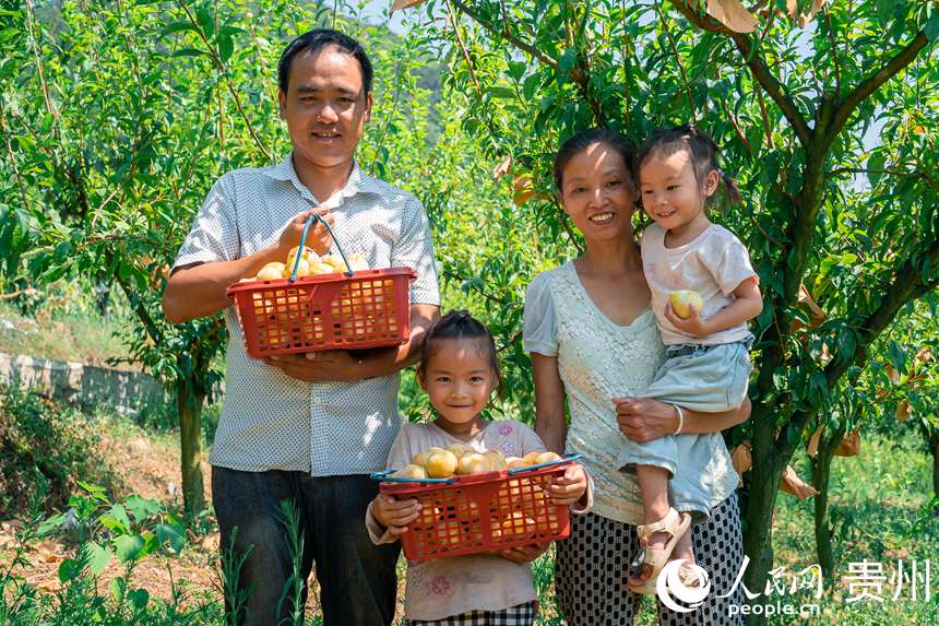 幸福的孫源才一家人。人民網 涂敏攝