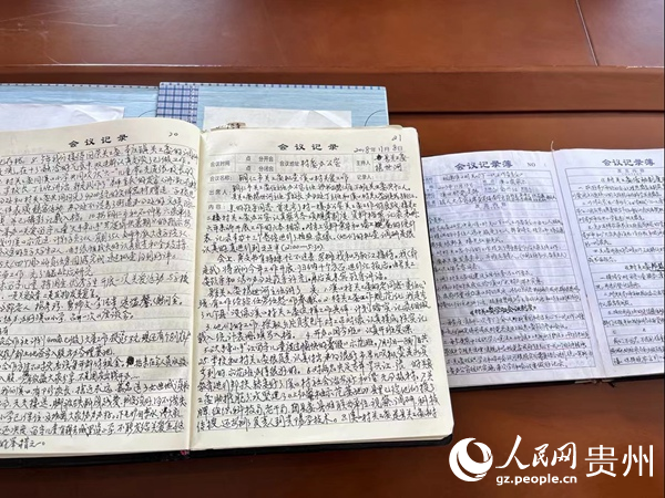 郭定武手寫的工作資料匯集本。人民網(wǎng) 陳潔泉攝