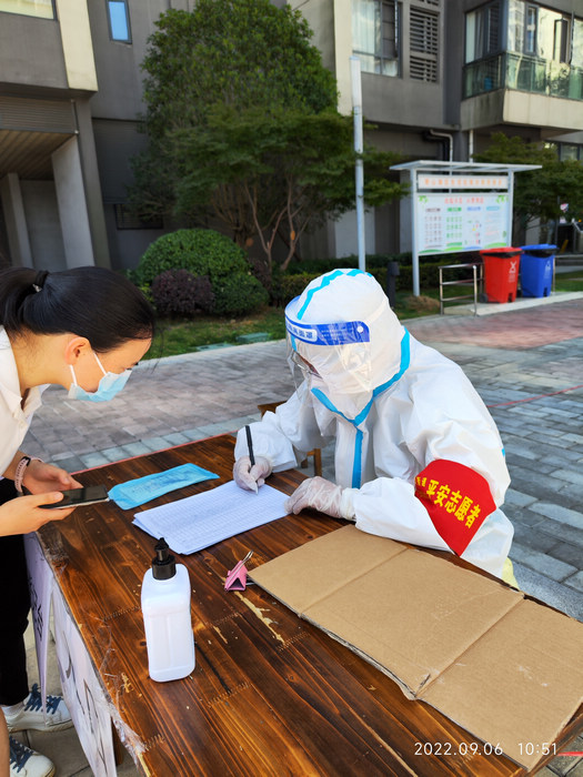 游東升在抗疫一線。