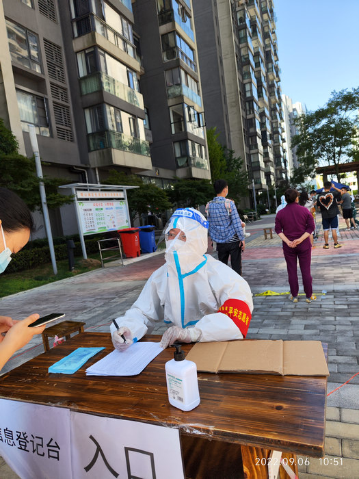 游東升在抗疫一線。