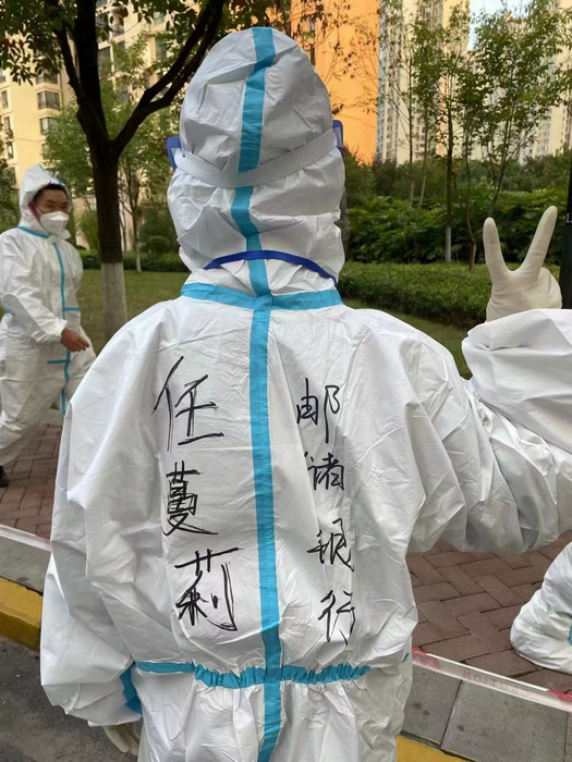 任蔓莉在抗疫一線。