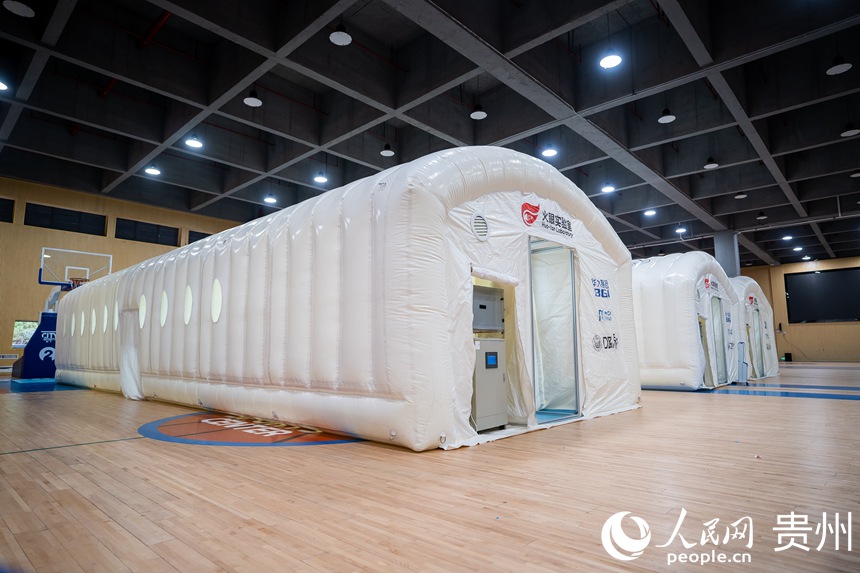 位于貴州省貴陽市云巖區未來方舟中天體育中心的氣膜倉“火眼”實驗室。人民網 涂敏攝