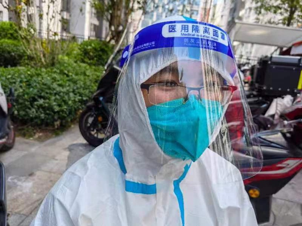 歐文武在工作之余,進(jìn)行短暫的休息。受訪者供圖