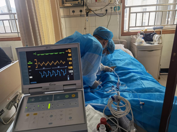 對患者進行急診冠脈造影及冠脈介入治療。