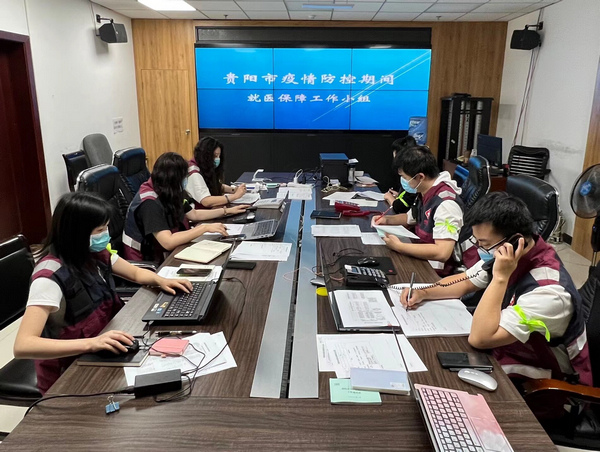 衛健“綠絲帶”及時解答居民就醫咨詢。