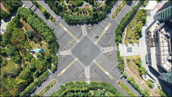 有序解除臨時靜態(tài)管理第一天的觀山湖區(qū)。