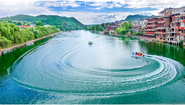 下司古鎮水上樂園。蘇志平攝