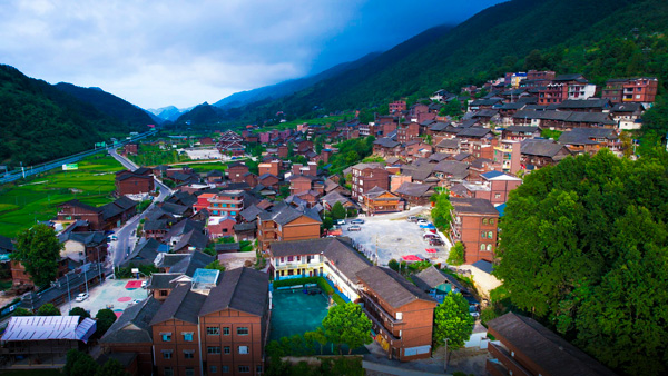 美麗鄉村青曼苗寨。