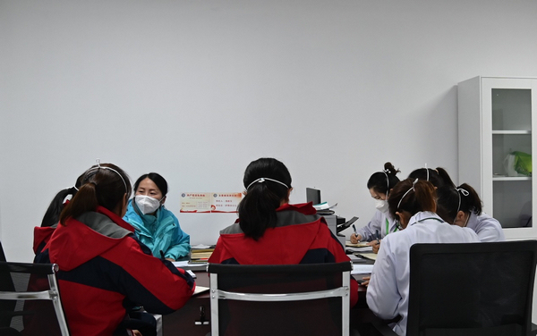 抗疫一線的醫(yī)務工作者。