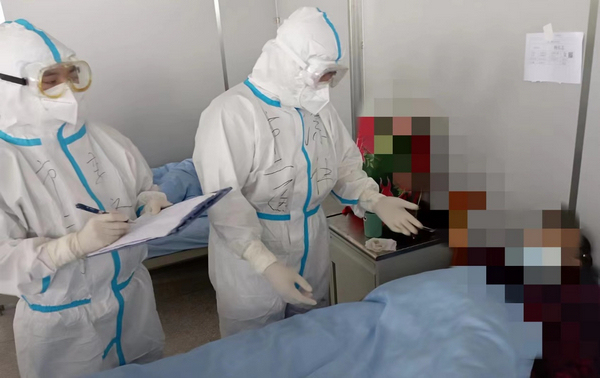 醫(yī)護人員正在治療患者。