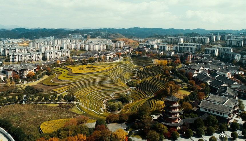 11月1日，大方縣奢香古鎮全景航拍。周訓貴攝