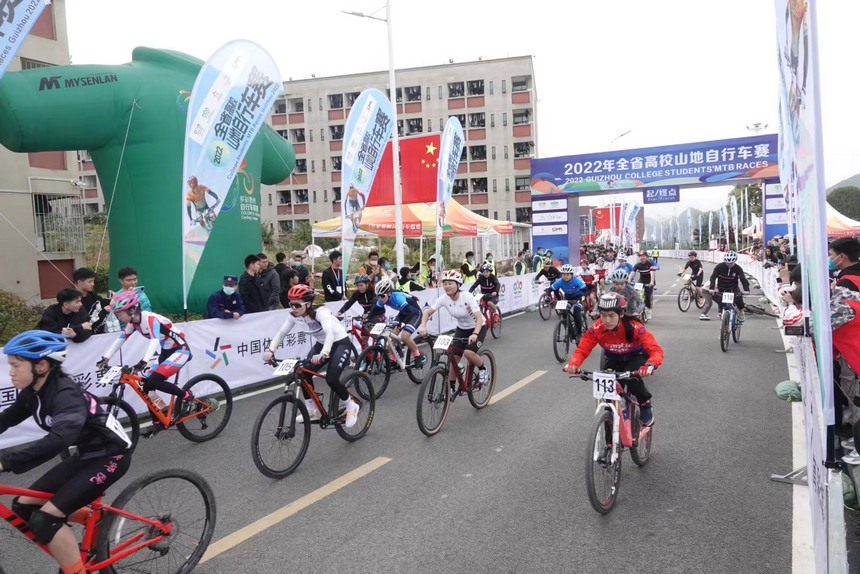 女子越野賽比賽現場。蒲學光攝