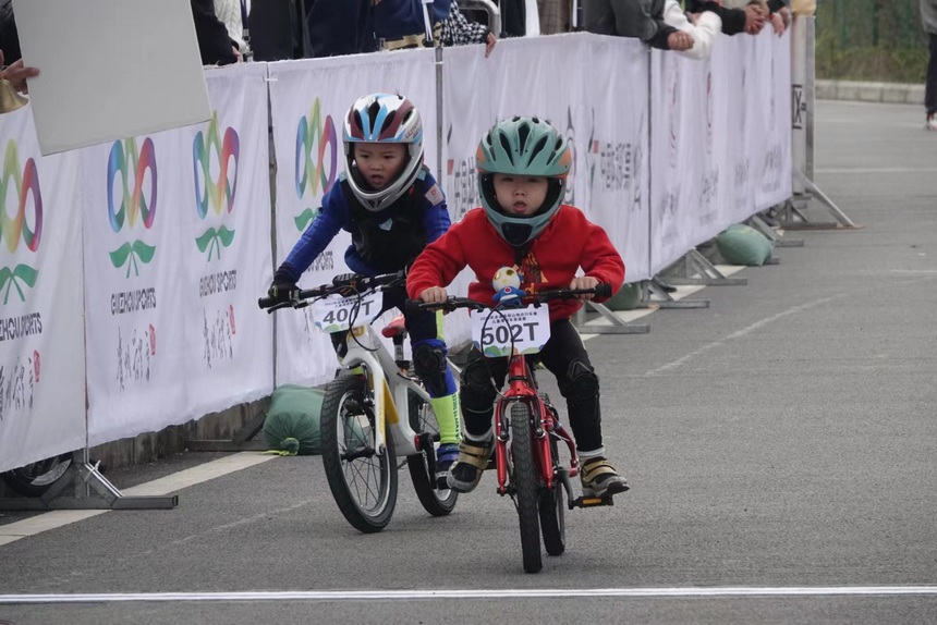 童車賽比賽現(xiàn)場。蒲學(xué)光攝