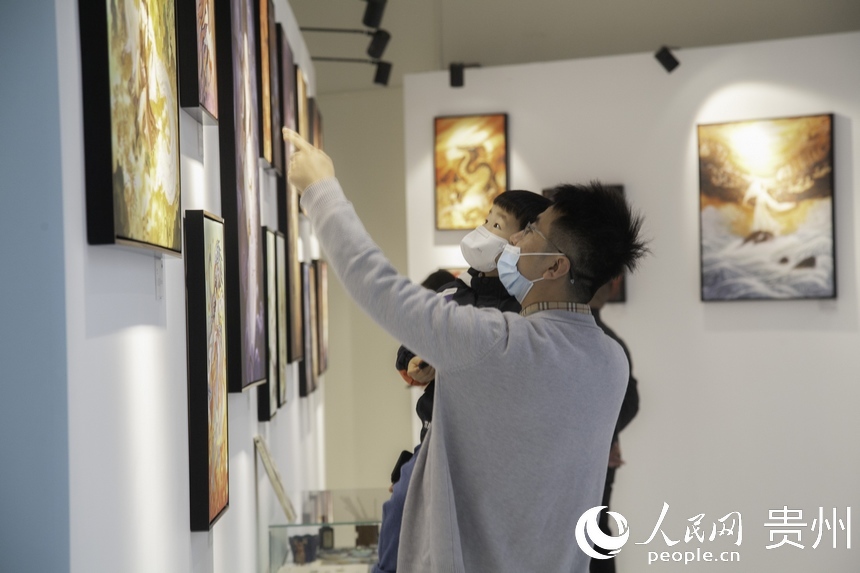 畫展現場。人民網 龍章榆攝