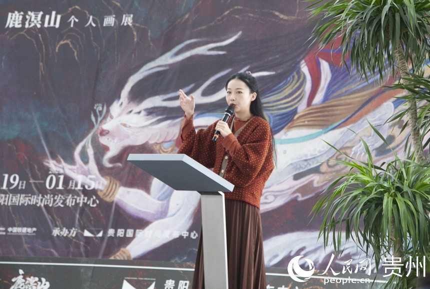 作者現(xiàn)場(chǎng)分享作品。人民網(wǎng) 龍章榆攝