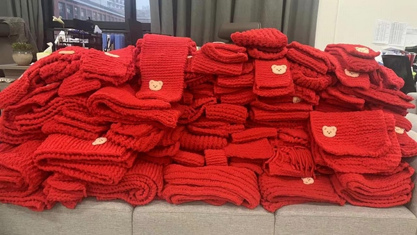 貴州大學師生編織的圍巾。貴州大學供圖