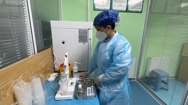 醫護人員正在做準備工作。圖片由貴陽廣播電視臺提供