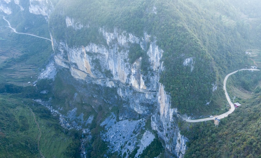 赫章石板河掛壁公路俯瞰。