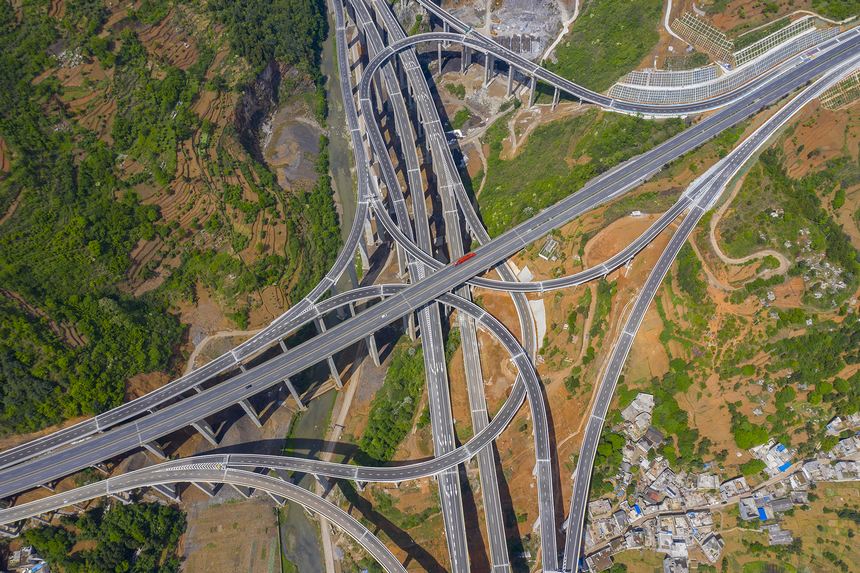 宜六高速野馬川互通俯瞰。