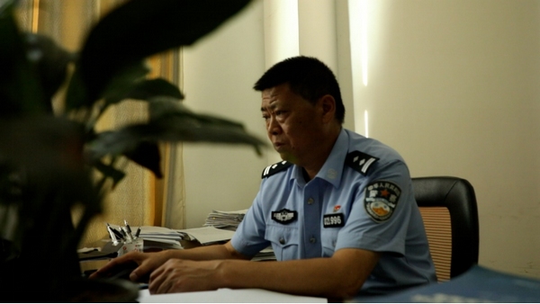 工作時的宋波。安龍縣公安局供圖