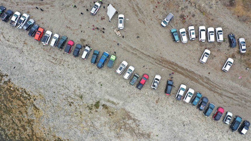１月１日，越野車愛好者在貴州省黔東南州劍河縣開展越野車競技。