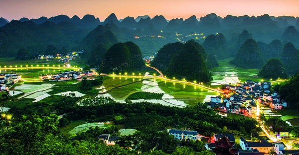 6.黔西南州興義市萬峰林納灰村新貌。貴州省公路局供圖