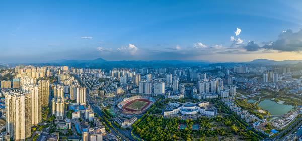 欣欣向榮的凱里城區。