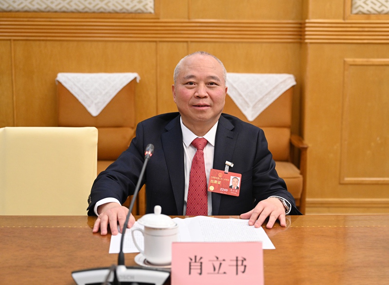 全國人大代表、中國振華電子集團有限公司總經理肖立書。受訪者供圖