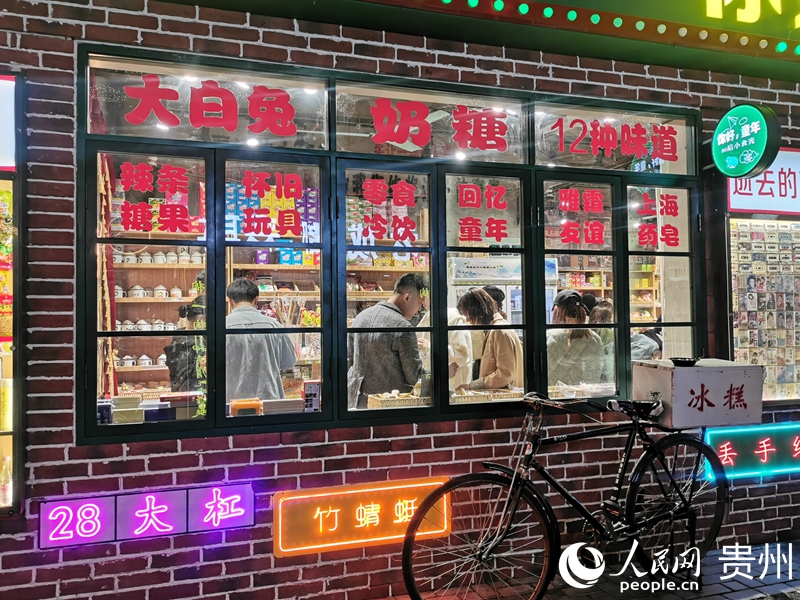 備受歡迎的懷舊小店。人民網 李永馨攝