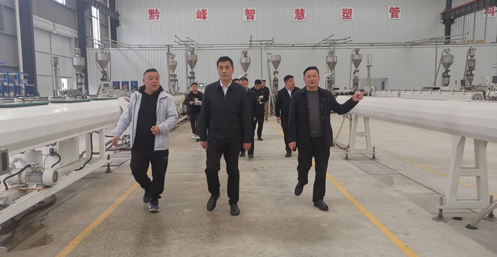 王金源到園區走訪工業企業。