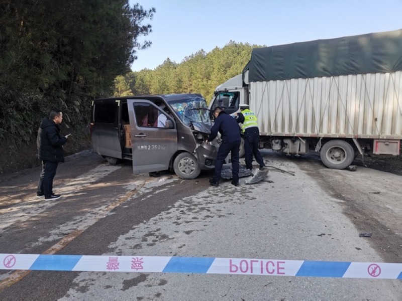 見習期間,王金磊協助救助群眾現場。貴州警察學院供圖