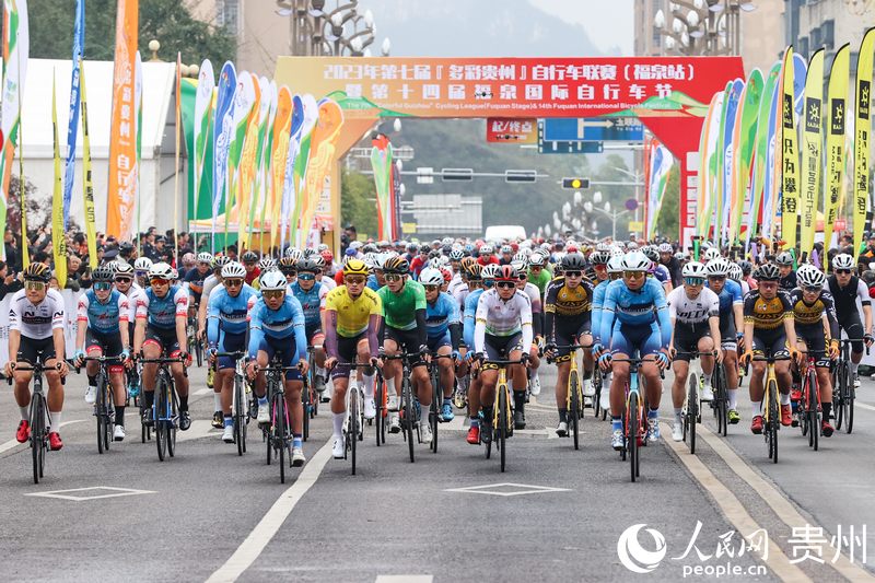 3、參賽選手出發。人民網 顧蘭云攝.JPG