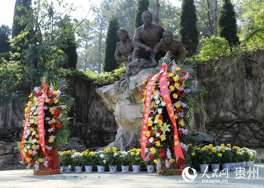 望謨縣抗洪搶險三烈士雕像。人民網 顧蘭云攝
