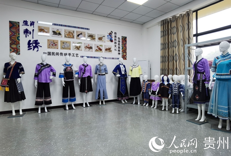 民族服飾展示。人民網 王秀芳攝