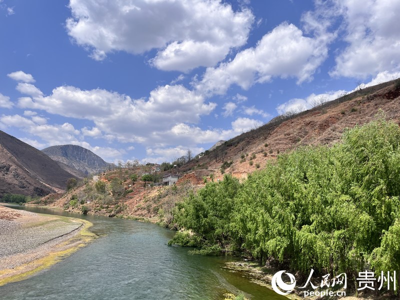 牛欄江畔一隅。人民網(wǎng) 陳潔泉攝