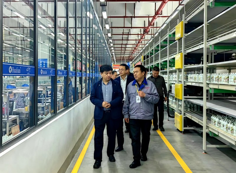 貴州省工業(yè)和信息化廳黨組書記、廳長(zhǎng)敖鴻率調(diào)研組赴遵義市調(diào)研。