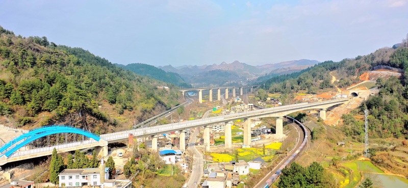 貴南鐵路。曾鳴 攝.jpg