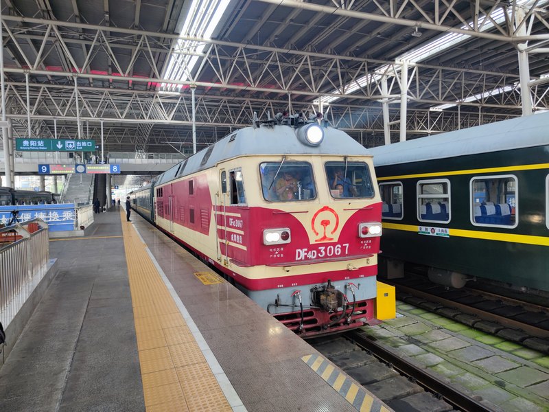 貴南鐵路貴州段聯調聯試發車。王帥 攝.jpg