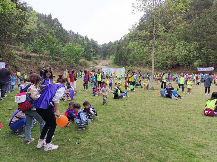 5月2日，鄉愁貴州景區的親子度假休閑活動。清鎮市文旅局提供