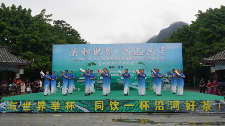 活動中，現場開展文藝表演。張洪全攝