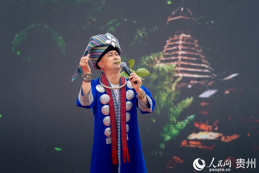 活動現(xiàn)場表演的木葉獨奏《天宮怨》。人民網(wǎng)記者 涂敏攝