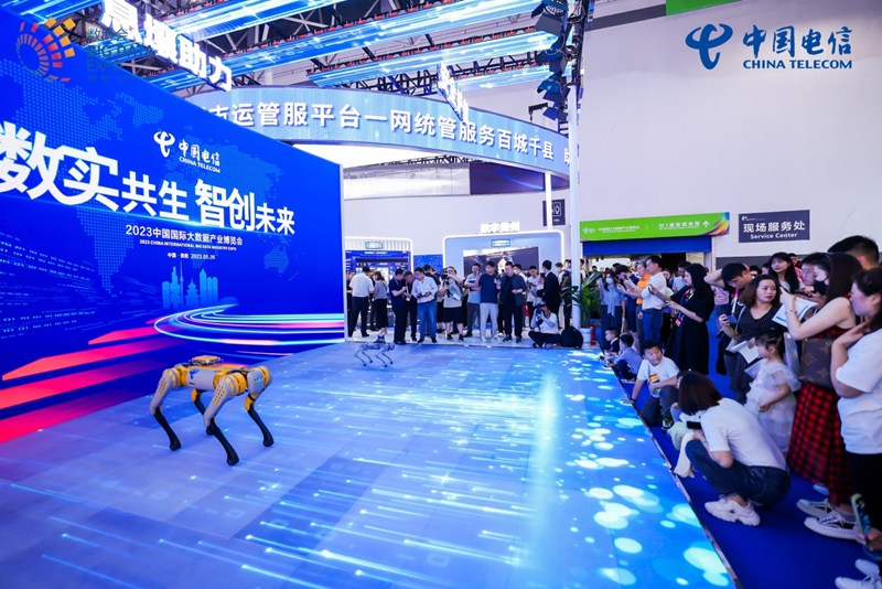中國電信攜“云”精彩亮相2023數博會。