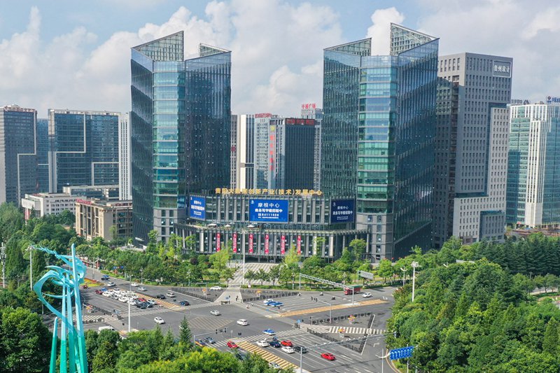 7、貴陽大數(shù)據(jù)創(chuàng)新產(chǎn)業(yè)（技術(shù)）發(fā)展中心。楊靖 攝