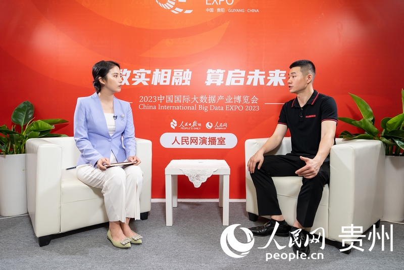 貴州長通威寧新能源有限公司副總經理張云舒接受人民網專訪。人民網記者 涂敏攝