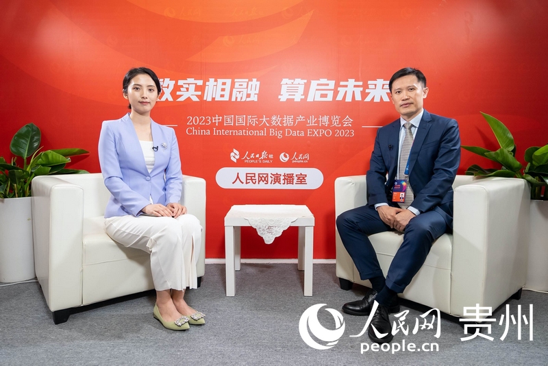 中國移動貴州公司副總經理李偉接受人民網專訪。人民網記者 涂敏攝