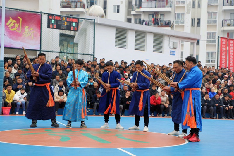 “村BA”比賽現場，正上村蘆笙表演。羅乾瑞攝